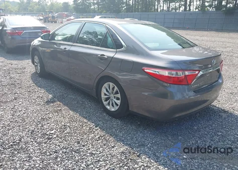 2015 Toyota Camry Le z USA, uszkodzony, nr VIN 4T4BF1FK8FR470639